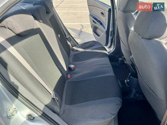 Серый Киа Рио, объемом двигателя 1.4 л и пробегом 219 тыс. км за 4500 $, фото 41 на Automoto.ua