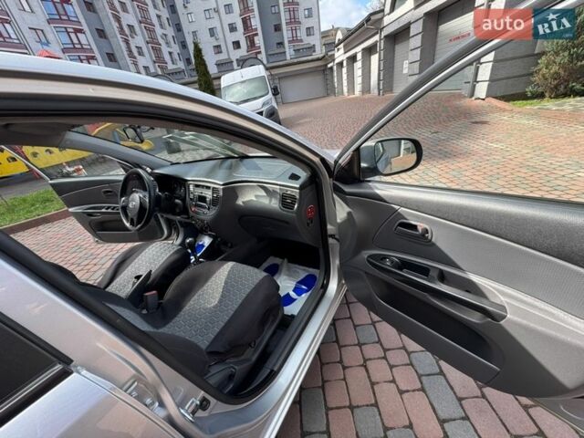 Серый Киа Рио, объемом двигателя 1.4 л и пробегом 227 тыс. км за 6750 $, фото 49 на Automoto.ua