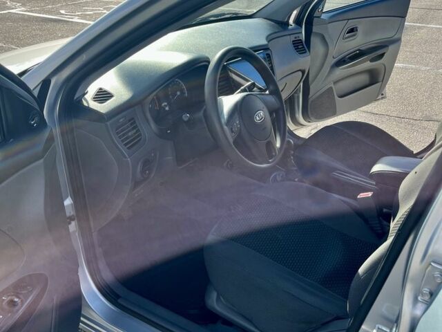 Сірий Кіа Ріо, об'ємом двигуна 1.4 л та пробігом 219 тис. км за 4500 $, фото 14 на Automoto.ua