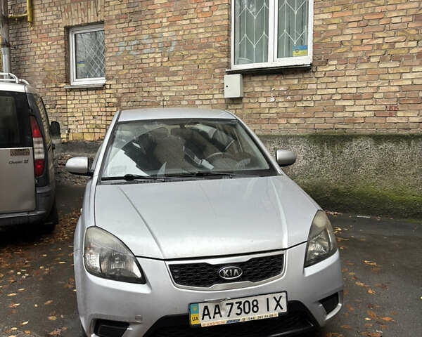 Серый Киа Рио, объемом двигателя 1.49 л и пробегом 190 тыс. км за 3500 $, фото 1 на Automoto.ua