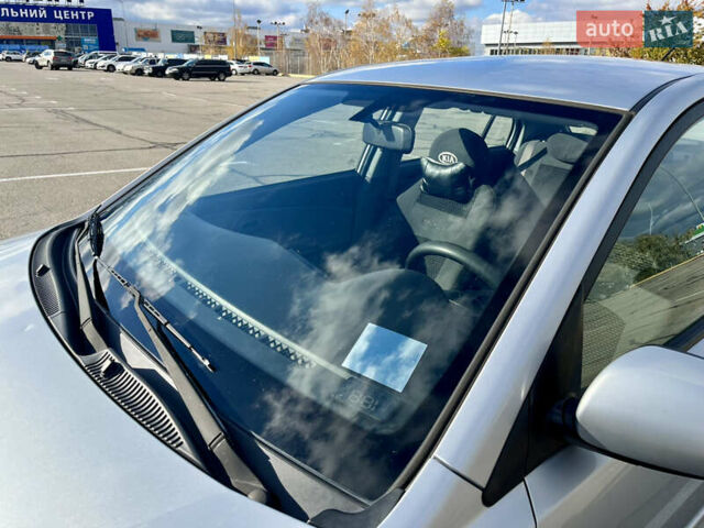 Серый Киа Рио, объемом двигателя 1.4 л и пробегом 219 тыс. км за 4500 $, фото 10 на Automoto.ua