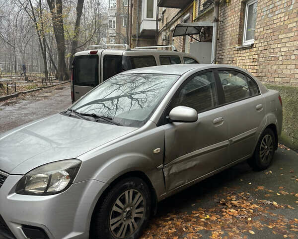 Серый Киа Рио, объемом двигателя 1.49 л и пробегом 190 тыс. км за 3500 $, фото 4 на Automoto.ua