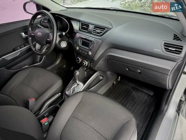 Серый Киа Рио, объемом двигателя 1.6 л и пробегом 180 тыс. км за 8950 $, фото 19 на Automoto.ua
