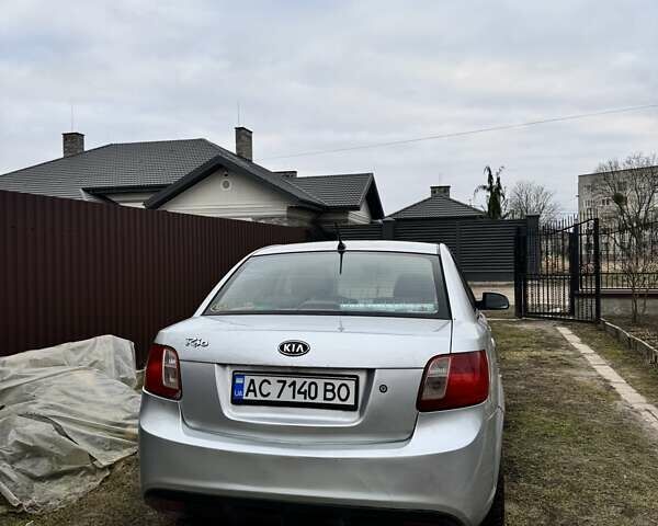 Сірий Кіа Ріо, об'ємом двигуна 1.4 л та пробігом 191 тис. км за 3400 $, фото 2 на Automoto.ua