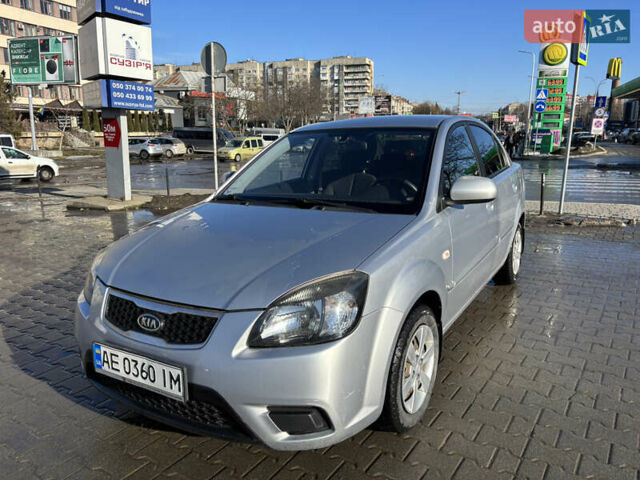 Серый Киа Рио, объемом двигателя 1.4 л и пробегом 138 тыс. км за 6000 $, фото 1 на Automoto.ua