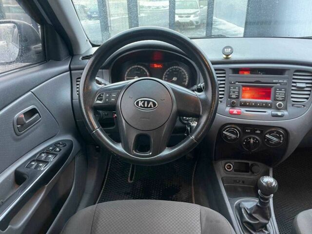 Серый Киа Рио, объемом двигателя 1.4 л и пробегом 168 тыс. км за 4590 $, фото 13 на Automoto.ua