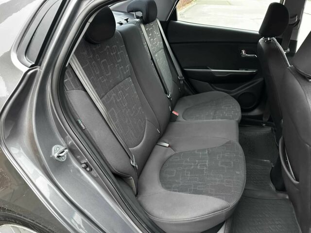 Сірий Кіа Ріо, об'ємом двигуна 1.6 л та пробігом 139 тис. км за 8500 $, фото 20 на Automoto.ua