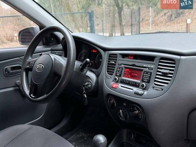 Серый Киа Рио, объемом двигателя 1.4 л и пробегом 89 тыс. км за 4200 $, фото 15 на Automoto.ua