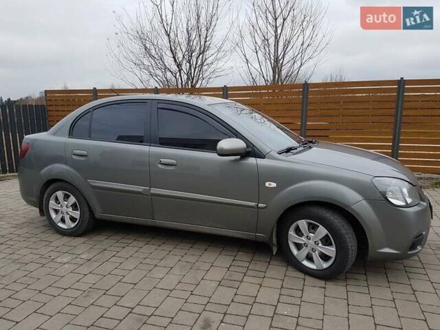 Серый Киа Рио, объемом двигателя 1.4 л и пробегом 183 тыс. км за 5900 $, фото 7 на Automoto.ua