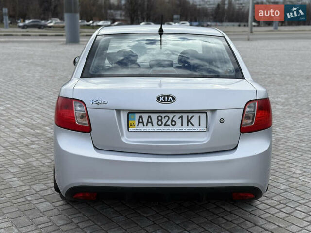 Серый Киа Рио, объемом двигателя 1.4 л и пробегом 172 тыс. км за 4950 $, фото 4 на Automoto.ua