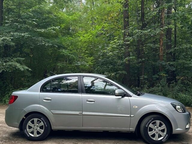 Сірий Кіа Ріо, об'ємом двигуна 1.4 л та пробігом 174 тис. км за 5900 $, фото 4 на Automoto.ua