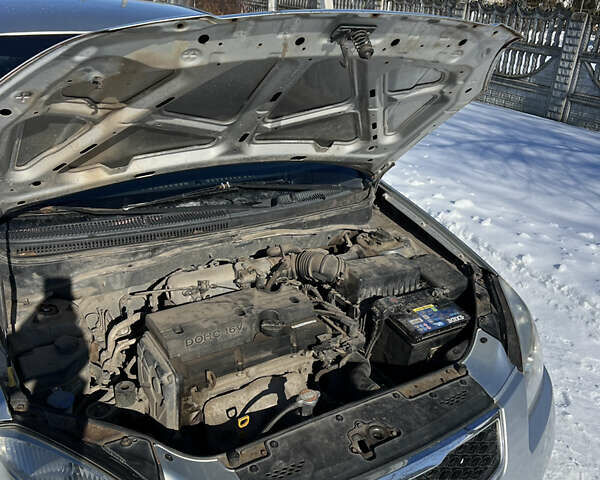 Серый Киа Рио, объемом двигателя 1.4 л и пробегом 196 тыс. км за 4500 $, фото 9 на Automoto.ua