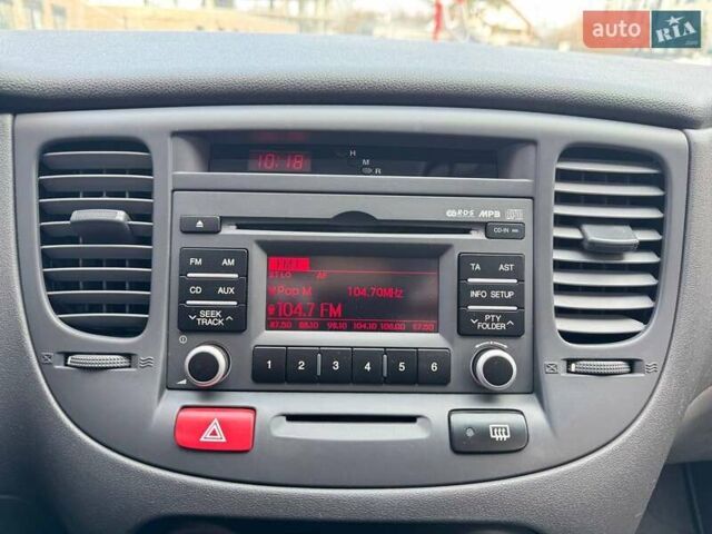 Серый Киа Рио, объемом двигателя 1.4 л и пробегом 89 тыс. км за 4900 $, фото 19 на Automoto.ua