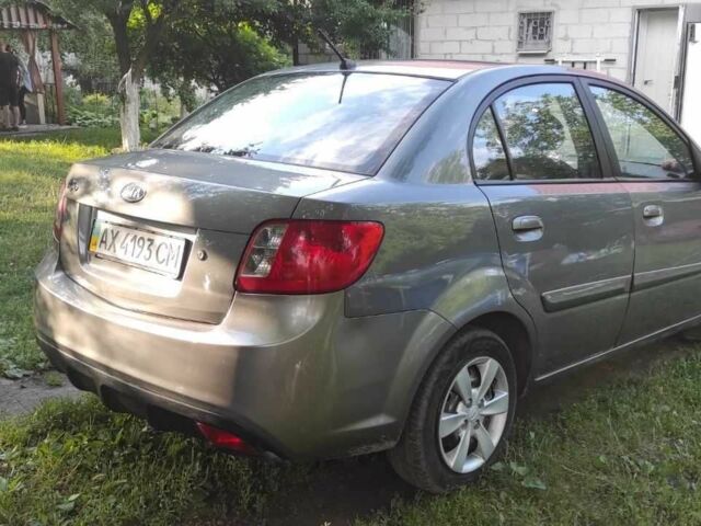 Сірий Кіа Ріо, об'ємом двигуна 1.4 л та пробігом 215 тис. км за 4994 $, фото 6 на Automoto.ua