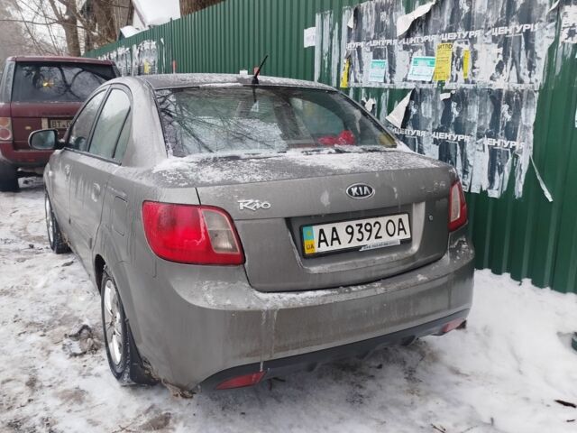 Сірий Кіа Ріо, об'ємом двигуна 1.4 л та пробігом 300 тис. км за 3500 $, фото 2 на Automoto.ua
