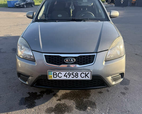 Серый Киа Рио, объемом двигателя 1.6 л и пробегом 296 тыс. км за 4699 $, фото 3 на Automoto.ua