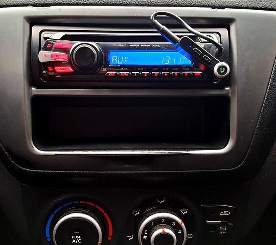 Серый Киа Рио, объемом двигателя 1.4 л и пробегом 243 тыс. км за 5700 $, фото 11 на Automoto.ua