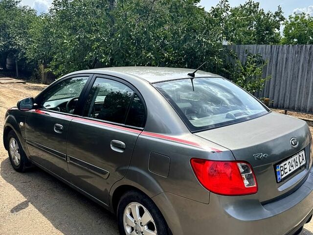 Сірий Кіа Ріо, об'ємом двигуна 1.4 л та пробігом 92 тис. км за 3700 $, фото 5 на Automoto.ua