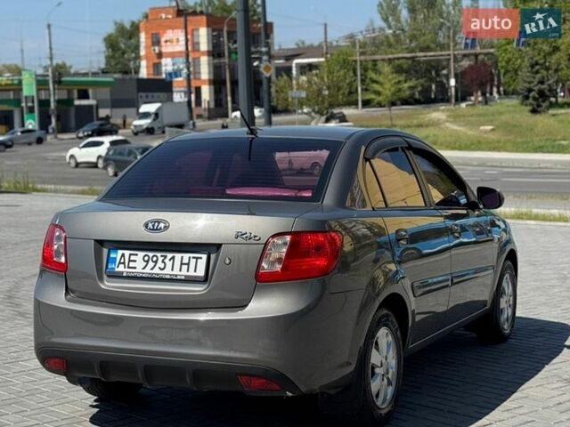 Серый Киа Рио, объемом двигателя 1.4 л и пробегом 135 тыс. км за 4999 $, фото 4 на Automoto.ua