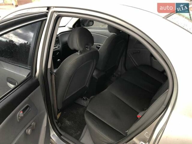 Серый Киа Рио, объемом двигателя 1.4 л и пробегом 120 тыс. км за 4999 $, фото 3 на Automoto.ua