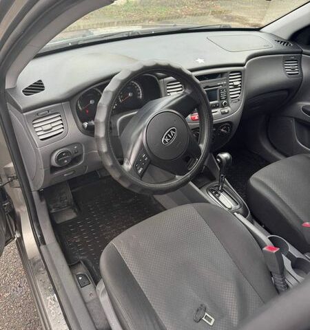 Серый Киа Рио, объемом двигателя 1.4 л и пробегом 135 тыс. км за 6999 $, фото 13 на Automoto.ua