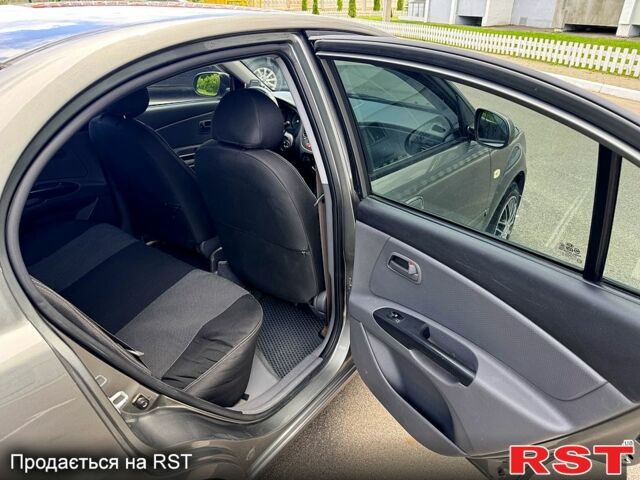 Серый Киа Рио, объемом двигателя 1.4 л и пробегом 190 тыс. км за 4999 $, фото 7 на Automoto.ua