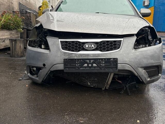 Сірий Кіа Ріо, об'ємом двигуна 1.4 л та пробігом 260 тис. км за 1500 $, фото 5 на Automoto.ua