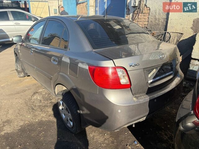 Сірий Кіа Ріо, об'ємом двигуна 1.4 л та пробігом 260 тис. км за 1500 $, фото 4 на Automoto.ua