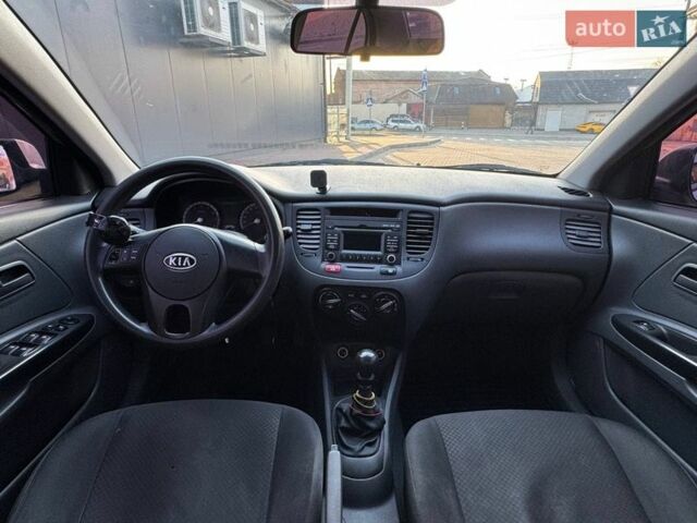 Сірий Кіа Ріо, об'ємом двигуна 1.4 л та пробігом 300 тис. км за 5500 $, фото 16 на Automoto.ua