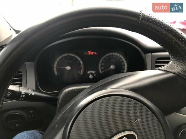 Серый Киа Рио, объемом двигателя 1.4 л и пробегом 120 тыс. км за 4999 $, фото 6 на Automoto.ua