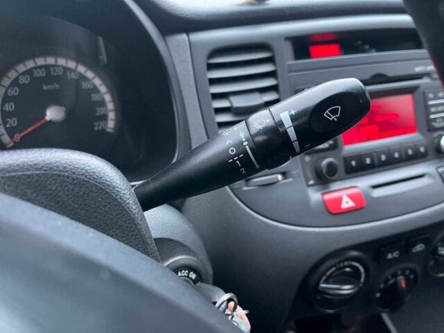 Серый Киа Рио, объемом двигателя 1.4 л и пробегом 168 тыс. км за 4590 $, фото 20 на Automoto.ua