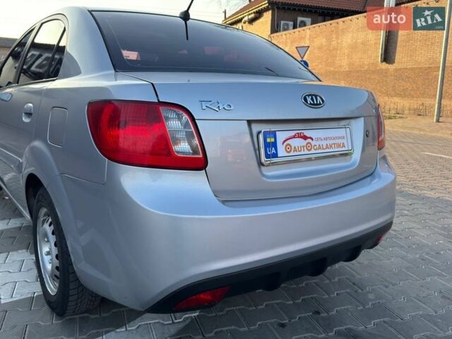 Сірий Кіа Ріо, об'ємом двигуна 1.4 л та пробігом 300 тис. км за 5500 $, фото 12 на Automoto.ua