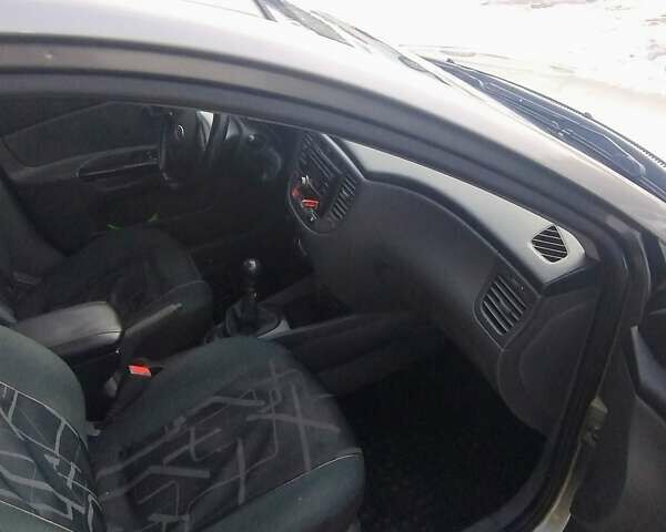 Серый Киа Рио, объемом двигателя 1.4 л и пробегом 271 тыс. км за 5000 $, фото 11 на Automoto.ua