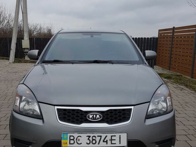 Серый Киа Рио, объемом двигателя 0 л и пробегом 183 тыс. км за 5900 $, фото 1 на Automoto.ua