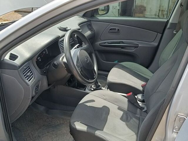 Сірий Кіа Ріо, об'ємом двигуна 1.4 л та пробігом 94 тис. км за 6660 $, фото 6 на Automoto.ua