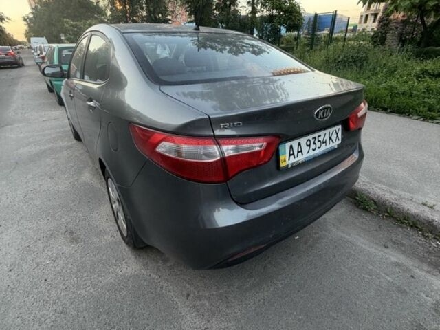 Сірий Кіа Ріо, об'ємом двигуна 1.4 л та пробігом 200 тис. км за 4400 $, фото 1 на Automoto.ua