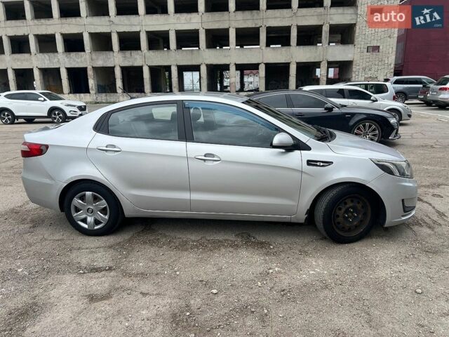 Сірий Кіа Ріо, об'ємом двигуна 1.4 л та пробігом 257 тис. км за 5600 $, фото 2 на Automoto.ua