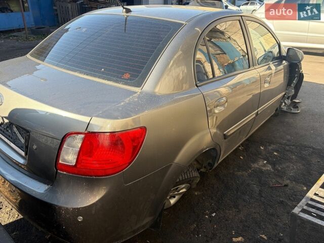 Сірий Кіа Ріо, об'ємом двигуна 1.4 л та пробігом 260 тис. км за 1500 $, фото 3 на Automoto.ua
