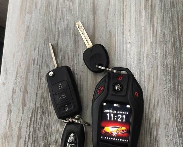 Серый Киа Рио, объемом двигателя 1.4 л и пробегом 226 тыс. км за 5200 $, фото 7 на Automoto.ua