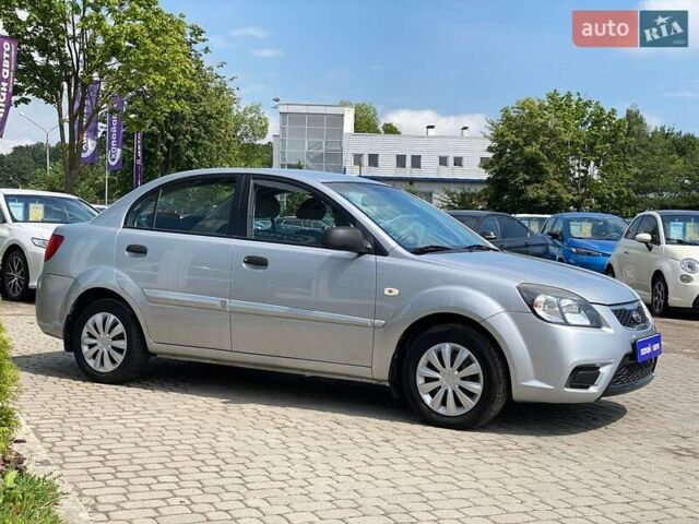 Серый Киа Рио, объемом двигателя 1.4 л и пробегом 80 тыс. км за 5000 $, фото 4 на Automoto.ua