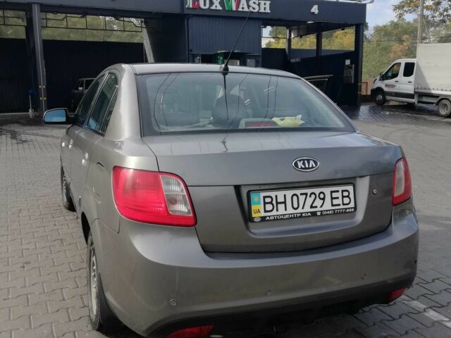 Серый Киа Рио, объемом двигателя 1.4 л и пробегом 140 тыс. км за 3951 $, фото 2 на Automoto.ua