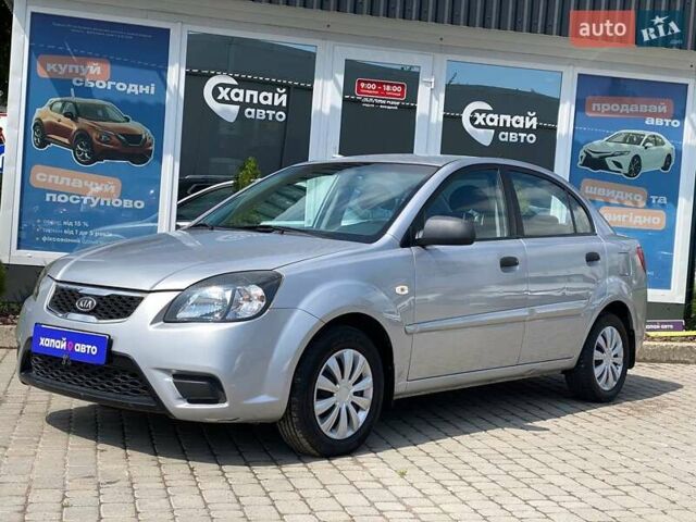 Серый Киа Рио, объемом двигателя 1.4 л и пробегом 80 тыс. км за 5000 $, фото 1 на Automoto.ua