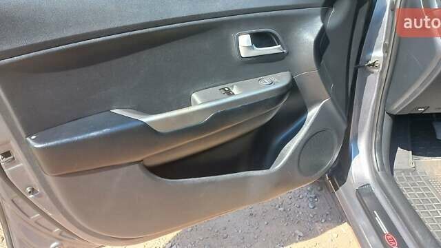 Серый Киа Рио, объемом двигателя 1.4 л и пробегом 156 тыс. км за 6600 $, фото 9 на Automoto.ua