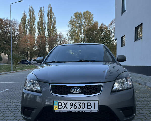 Сірий Кіа Ріо, об'ємом двигуна 1.4 л та пробігом 199 тис. км за 5400 $, фото 15 на Automoto.ua