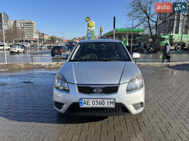 Сірий Кіа Ріо, об'ємом двигуна 1.4 л та пробігом 138 тис. км за 5500 $, фото 8 на Automoto.ua