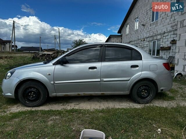 Сірий Кіа Ріо, об'ємом двигуна 1.4 л та пробігом 244 тис. км за 3000 $, фото 2 на Automoto.ua