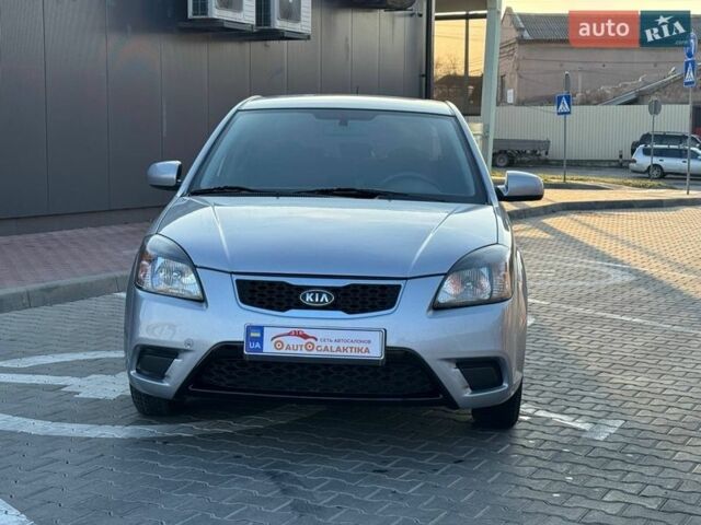 Сірий Кіа Ріо, об'ємом двигуна 1.4 л та пробігом 300 тис. км за 5500 $, фото 7 на Automoto.ua