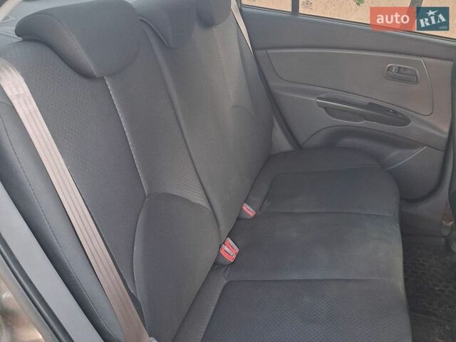 Серый Киа Рио, объемом двигателя 1.4 л и пробегом 70 тыс. км за 6200 $, фото 3 на Automoto.ua