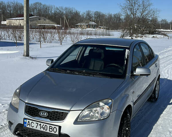 Серый Киа Рио, объемом двигателя 1.4 л и пробегом 196 тыс. км за 4500 $, фото 1 на Automoto.ua