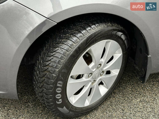 Сірий Кіа Ріо, об'ємом двигуна 1.6 л та пробігом 139 тис. км за 8500 $, фото 16 на Automoto.ua